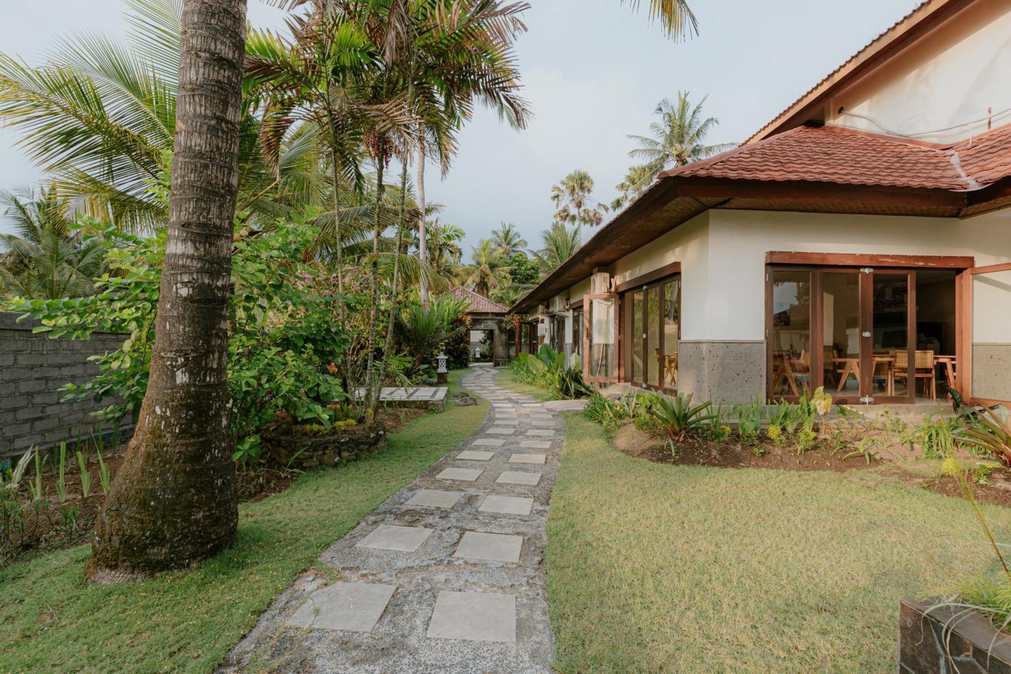 Bali Hai Island Resort Pekutatan  Exterior photo