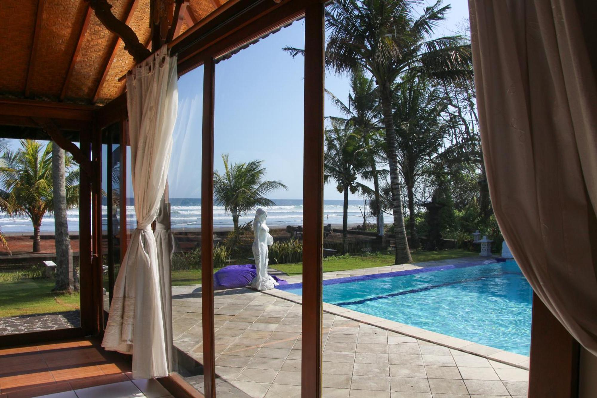 Bali Hai Island Resort Pekutatan  Exterior photo